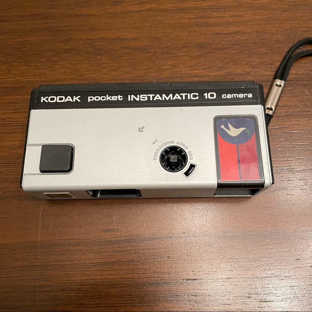 Vintage Kodak Pocket Instamatic 10 film Camera Gray Black Strap untested